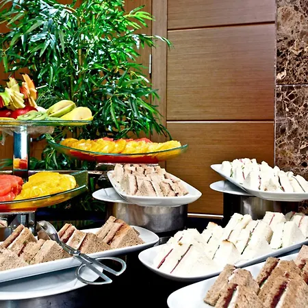 فندق هوليداي إن - كافاكلايدر 4*